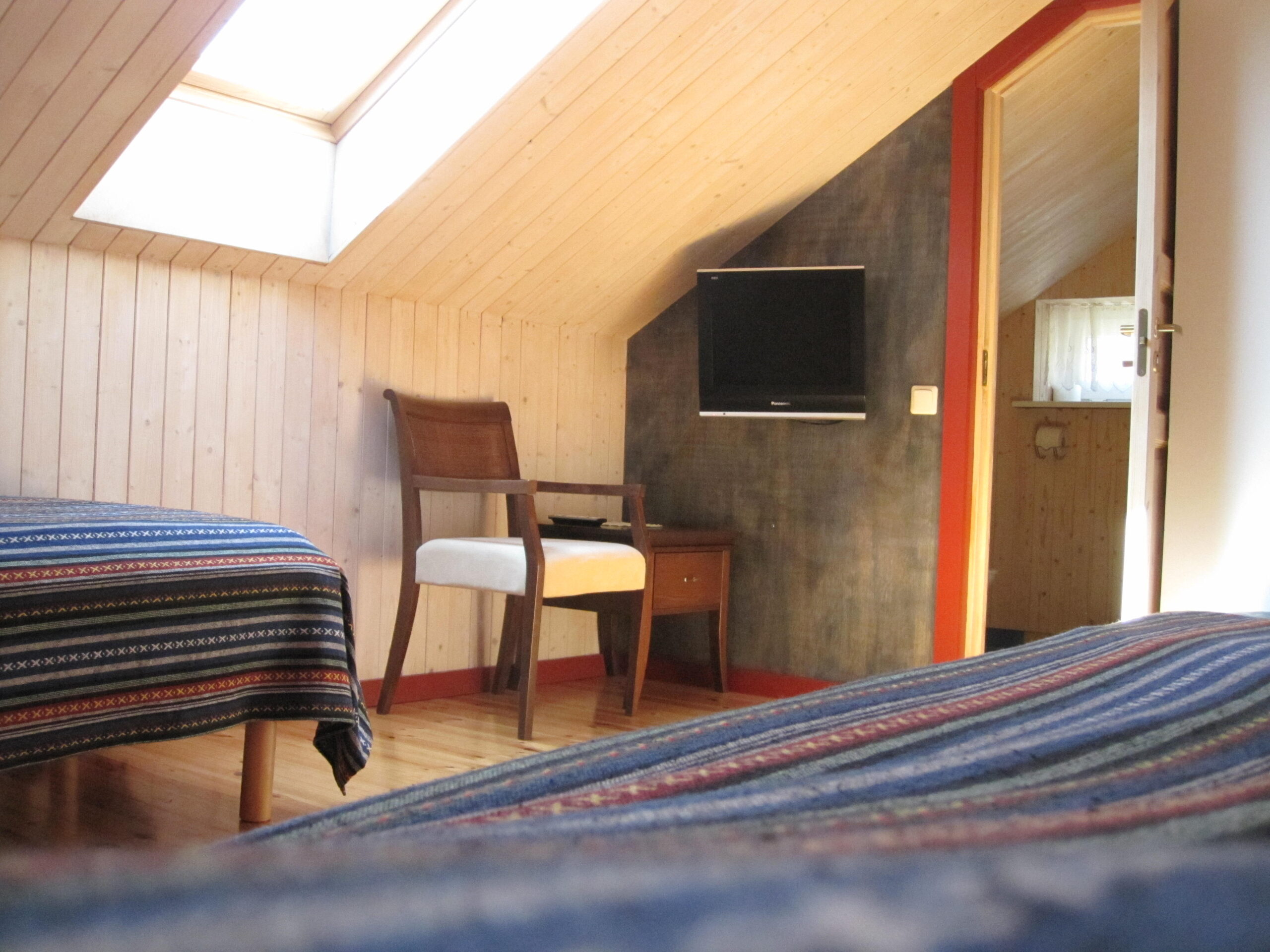 Rooftop Room 1 - with twin bed